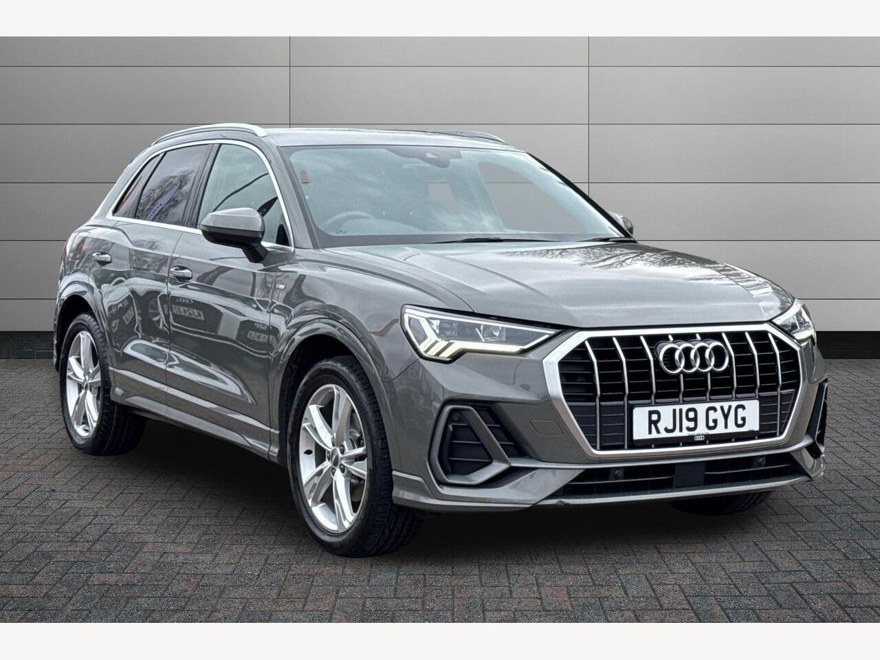 Main listing image - Audi Q3