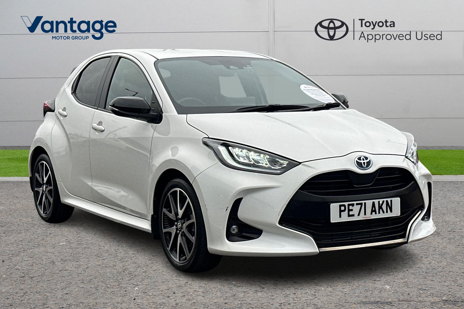 Main listing image - Toyota Yaris
