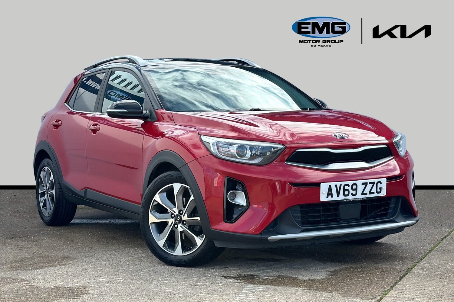 Main listing image - Kia Stonic