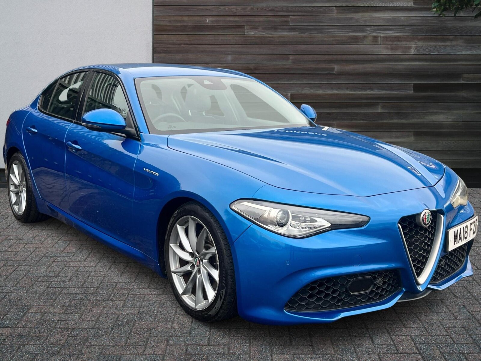 Main listing image - Alfa Romeo Giulia