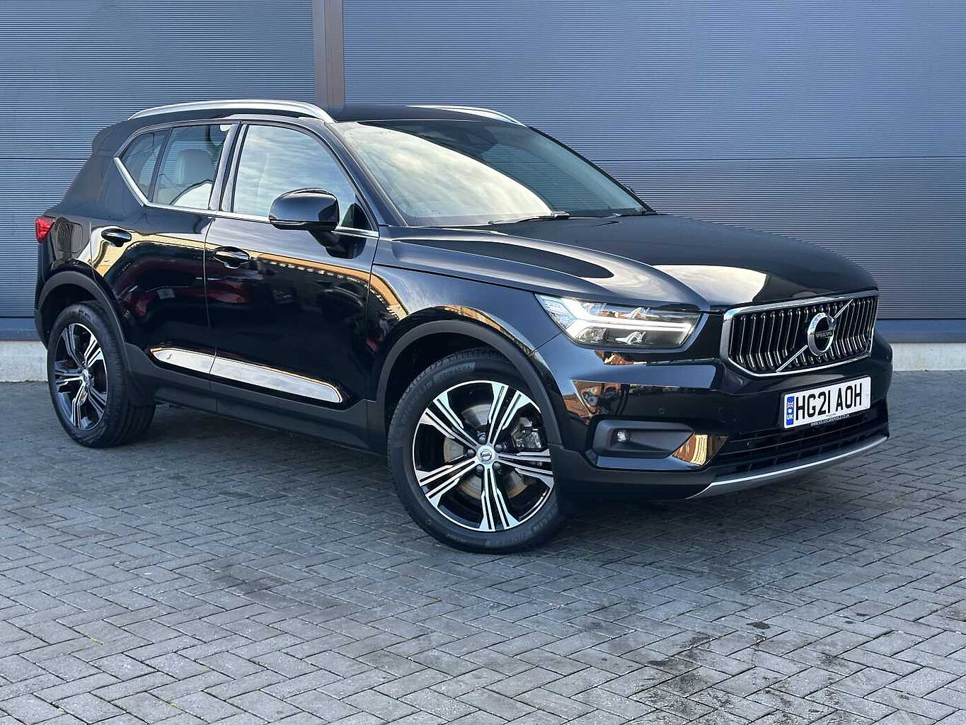 Main listing image - Volvo XC40 Recharge