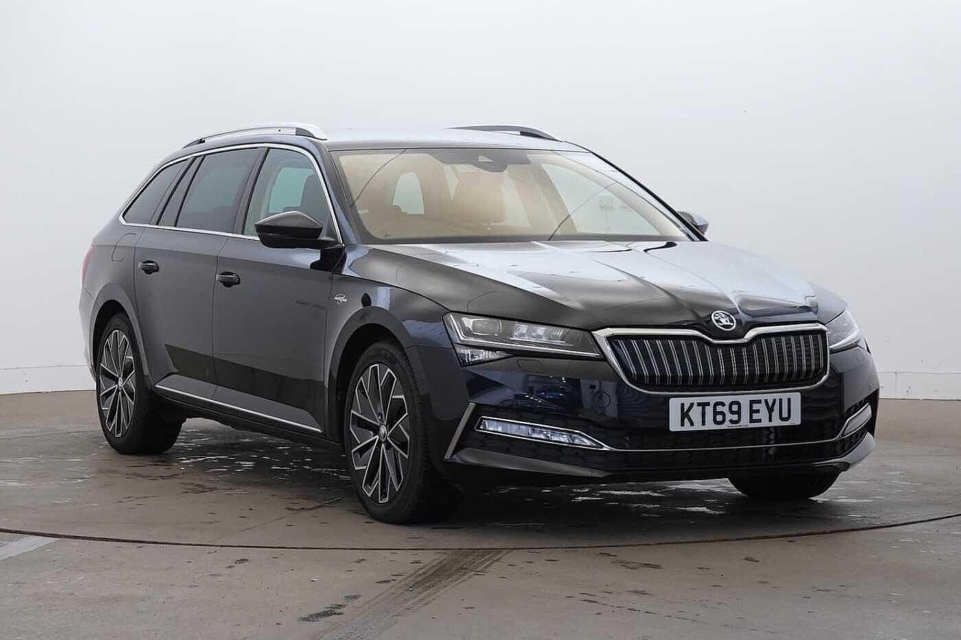 Main listing image - Skoda Superb Estate