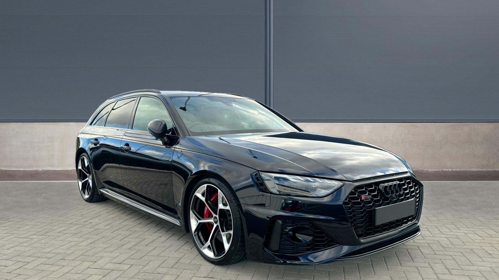 Main listing image - Audi RS4