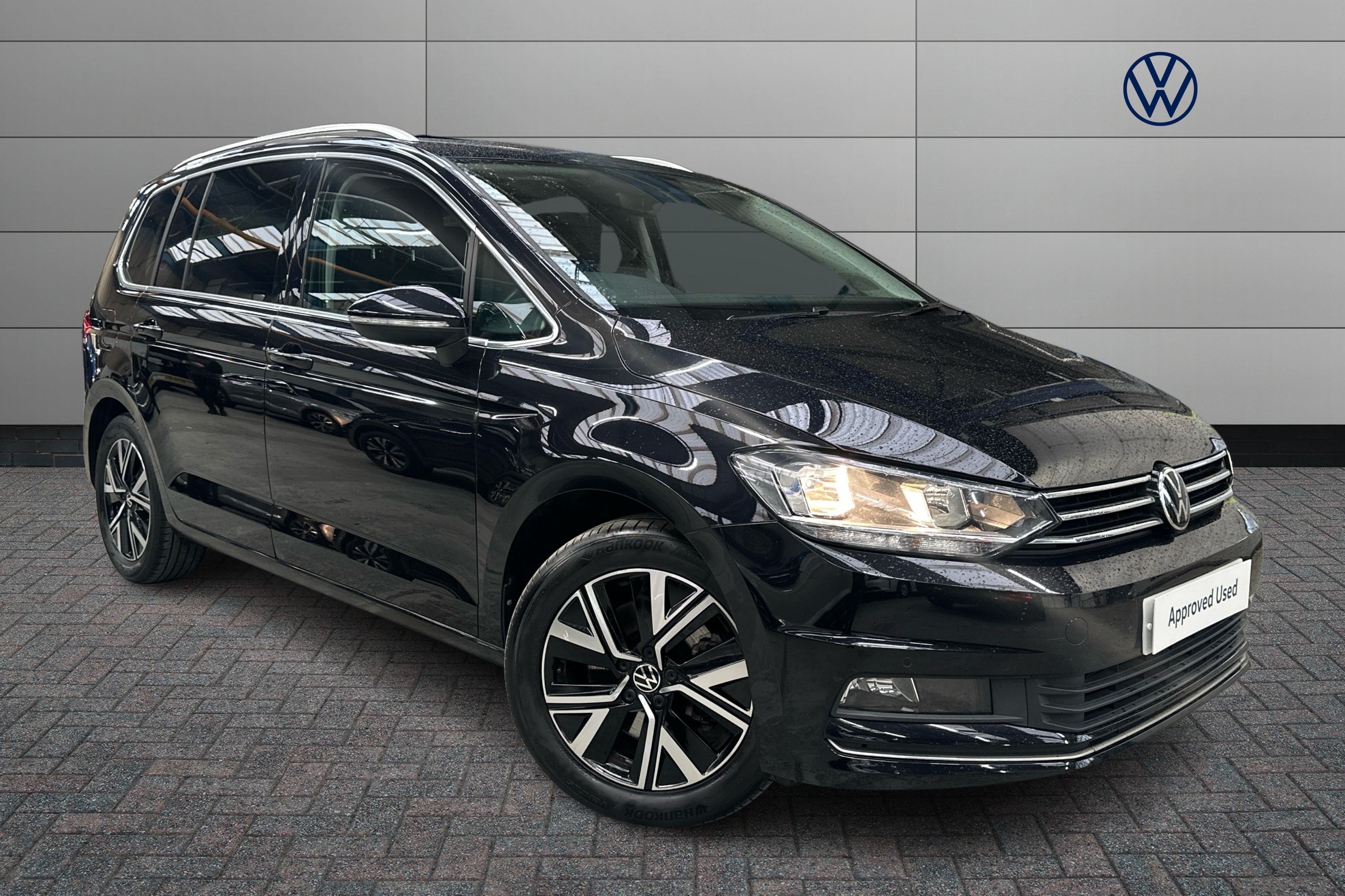 Main listing image - Volkswagen Touran