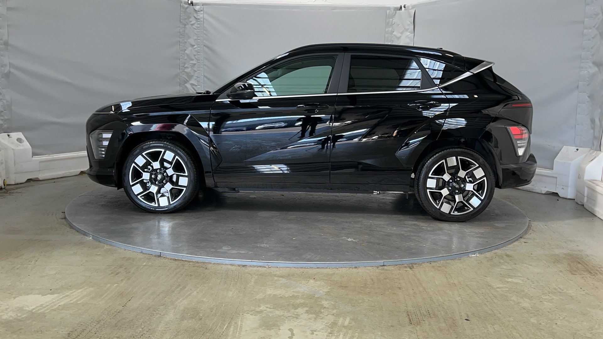 Main listing image - Hyundai Kona Electric