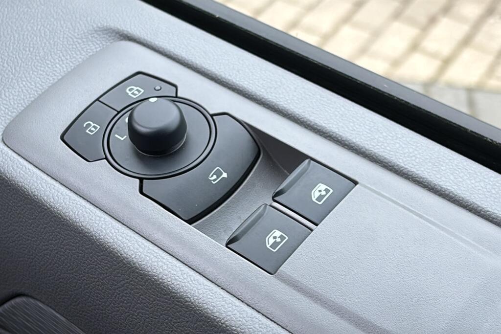 Main listing image - Volkswagen Transporter