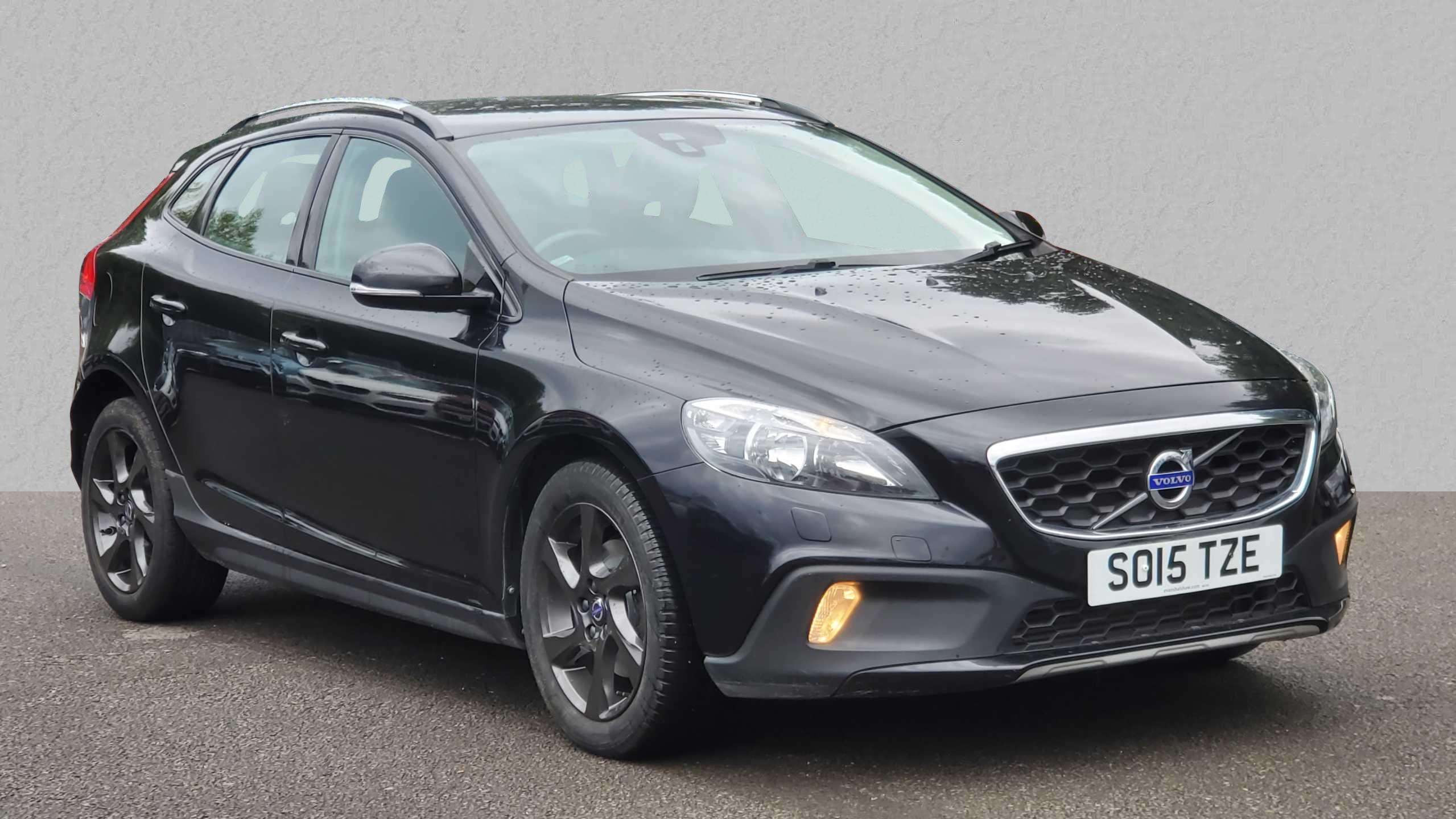 Main listing image - Volvo V40 Cross Country