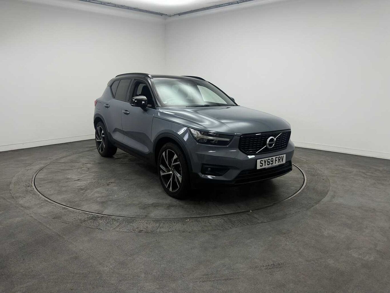 Main listing image - Volvo XC40