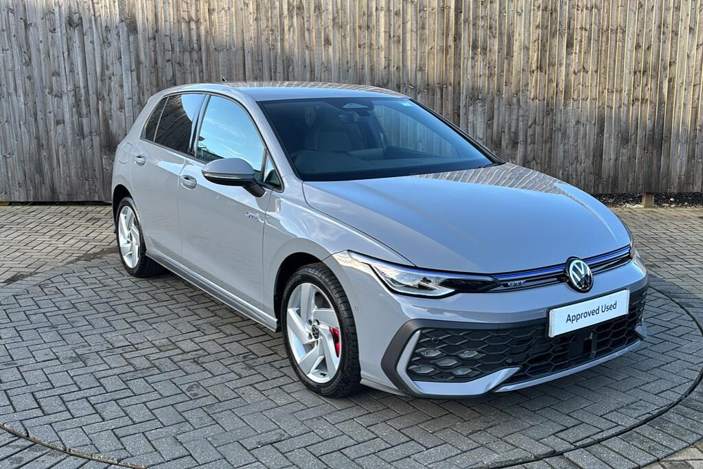 Main listing image - Volkswagen Golf GTE