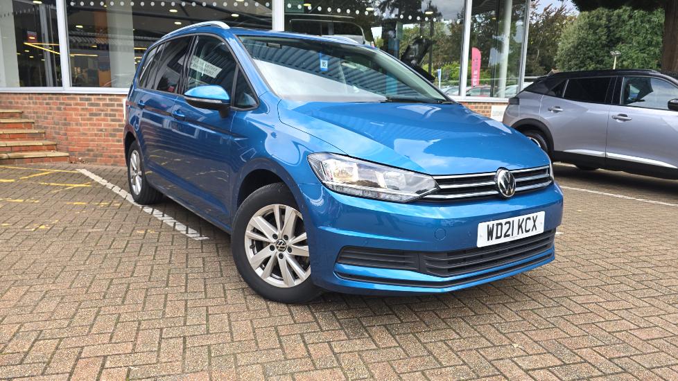 Main listing image - Volkswagen Touran