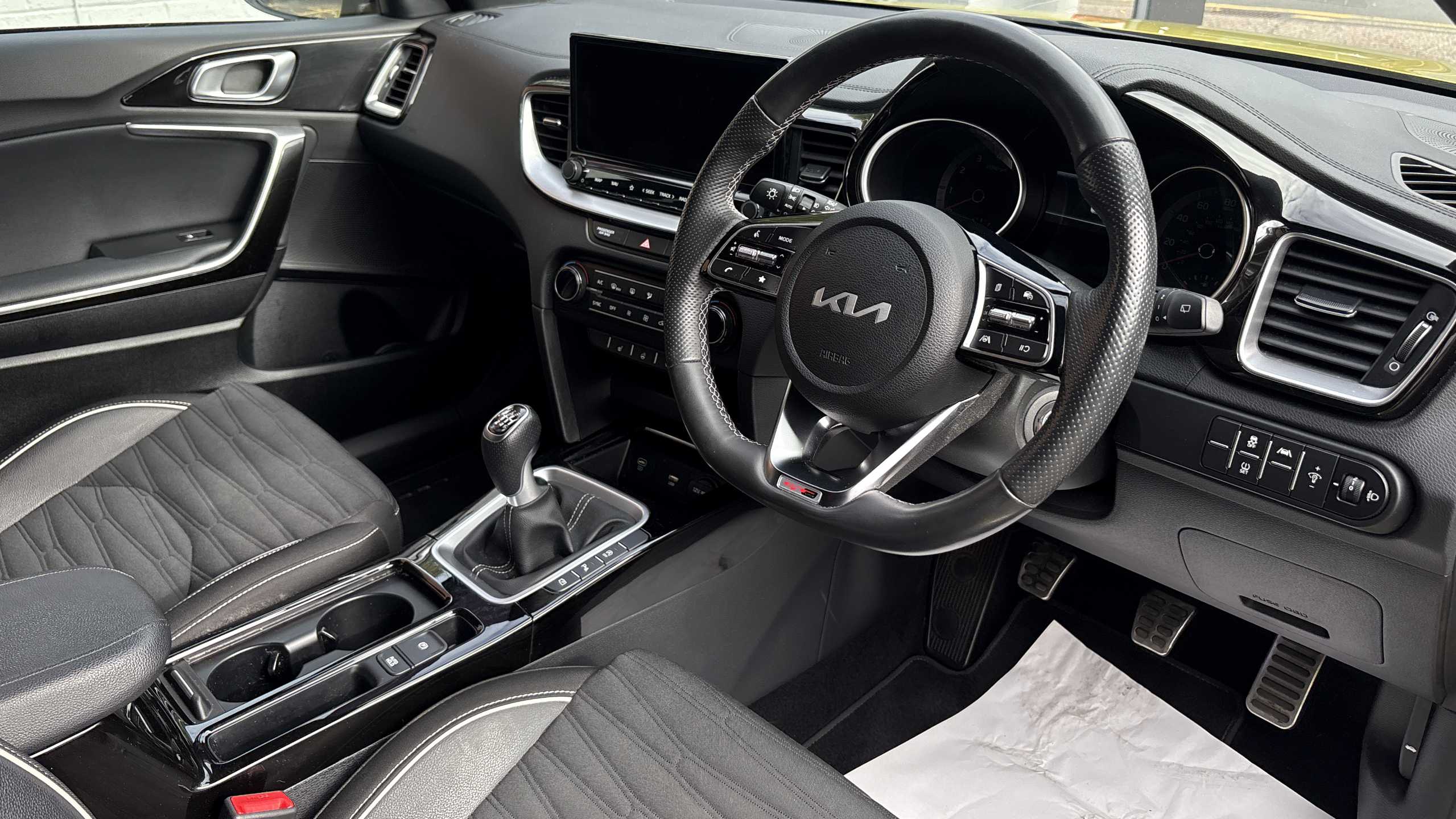 Main listing image - Kia XCeed