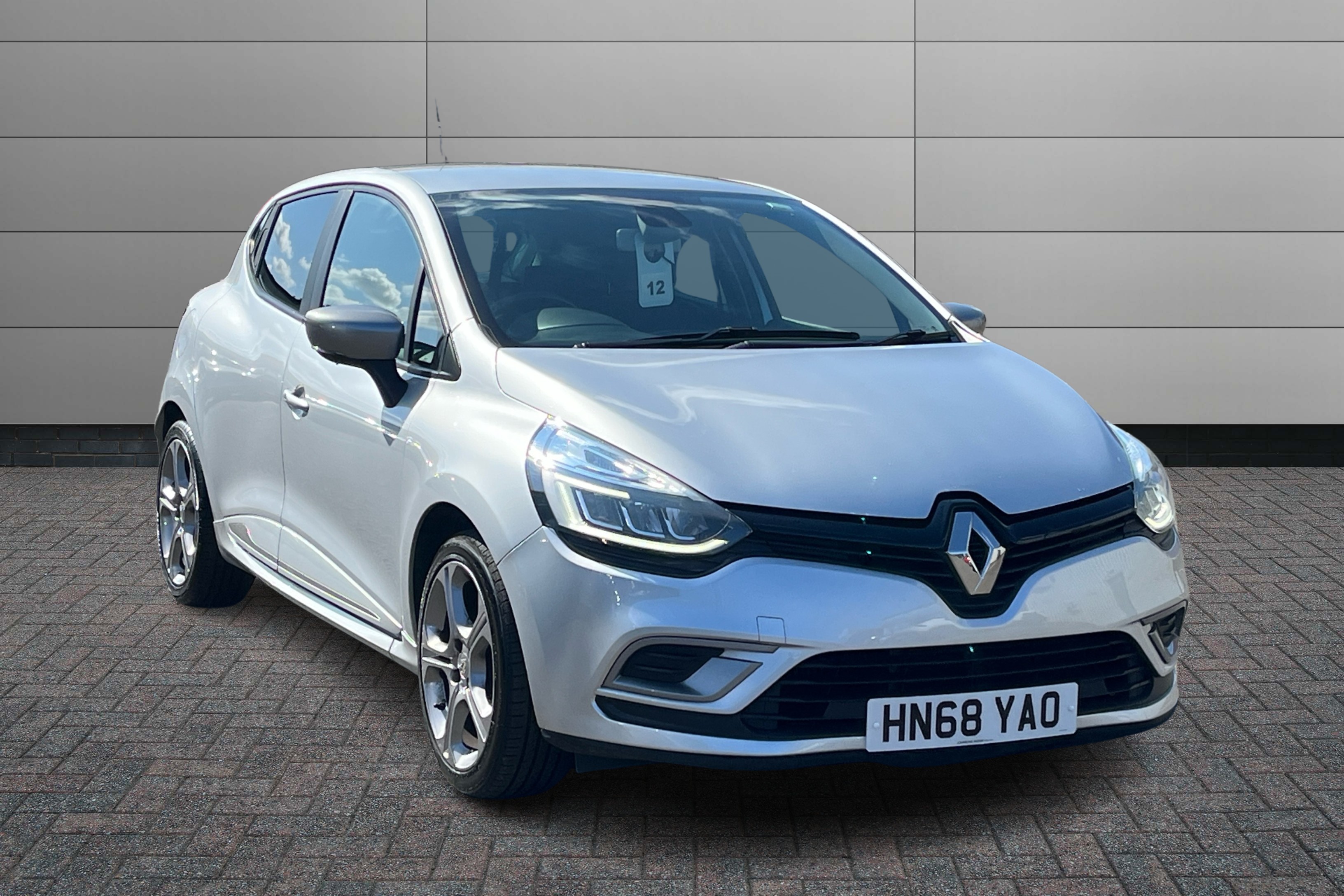 Main listing image - Renault Clio