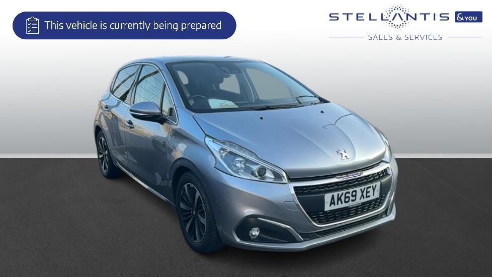 Main listing image - Peugeot 208