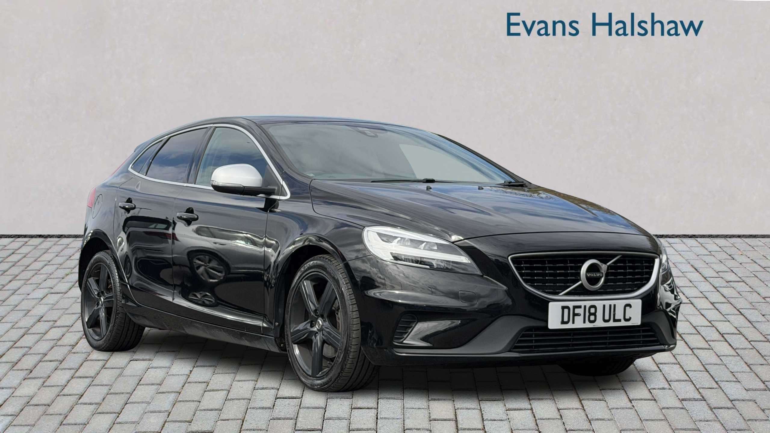 Main listing image - Volvo V40