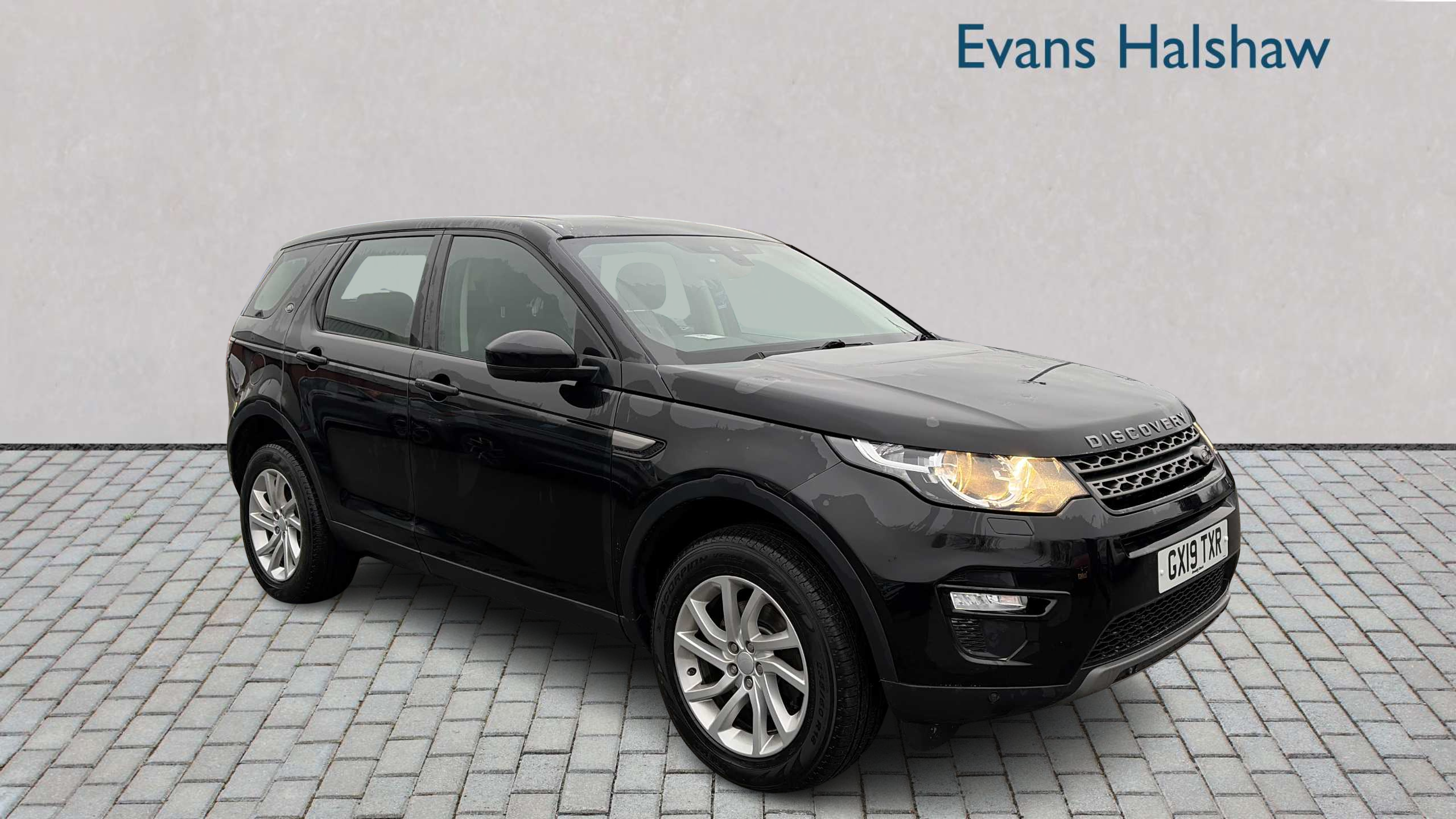 Main listing image - Land Rover Discovery Sport