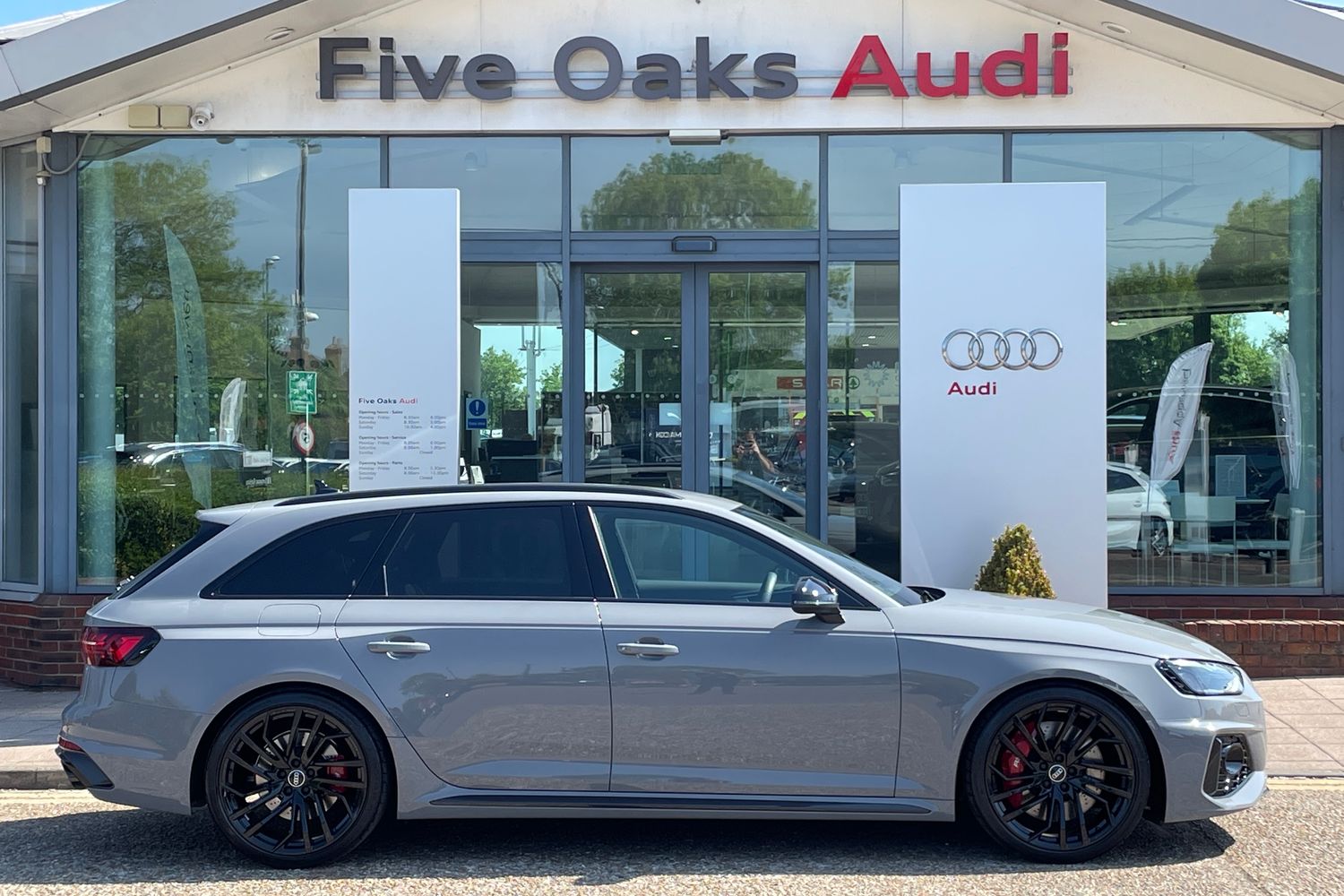 Main listing image - Audi RS4