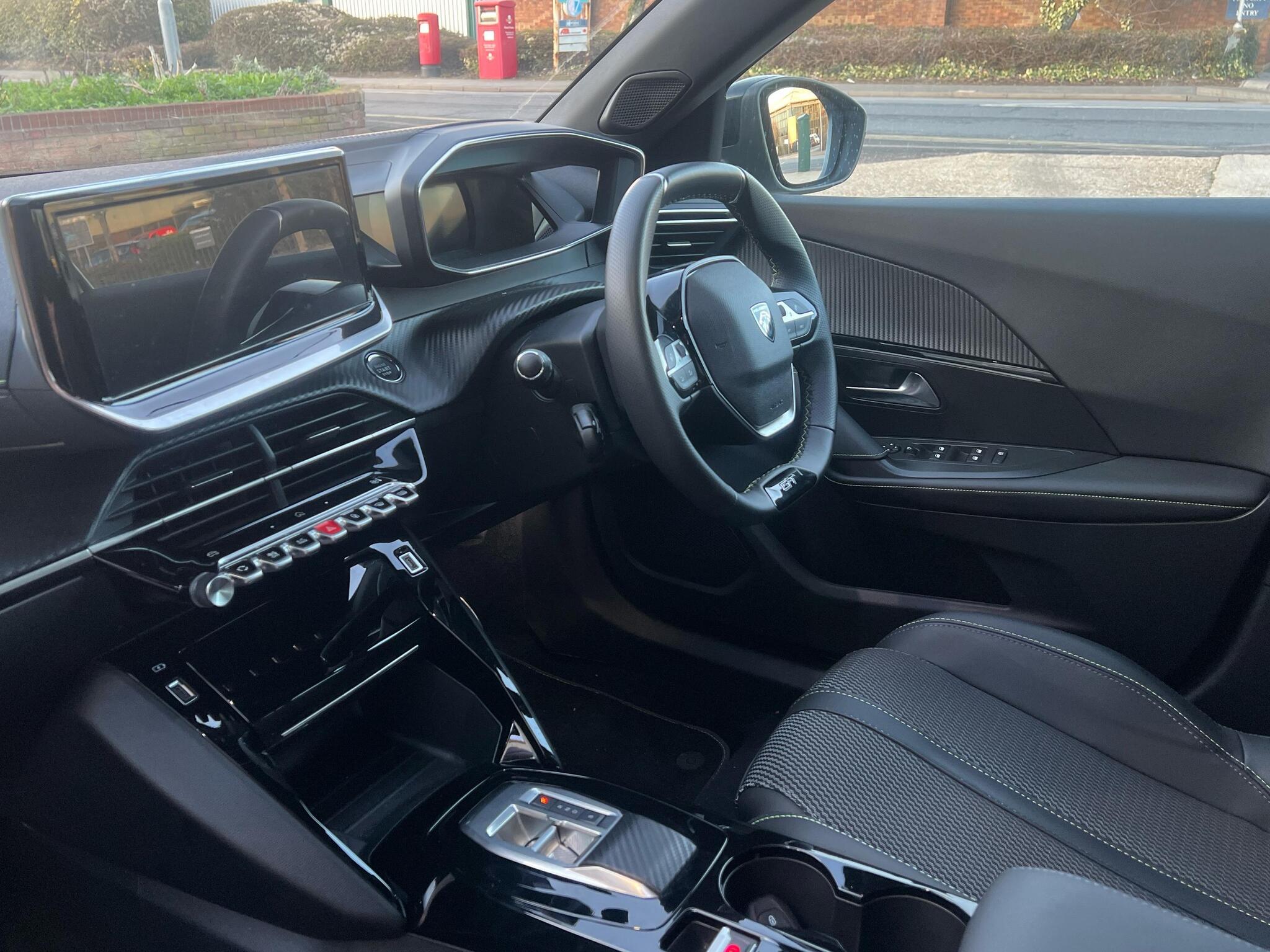 Main listing image - Peugeot e-2008