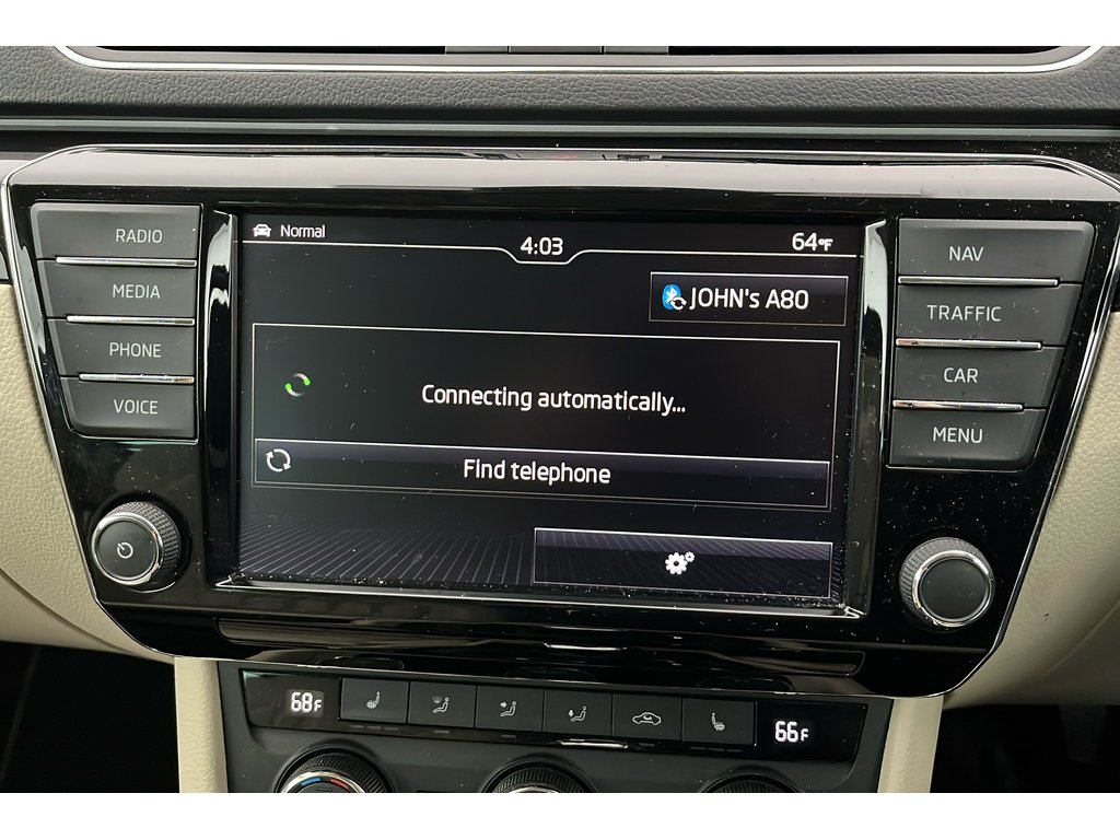 Main listing image - Skoda Superb