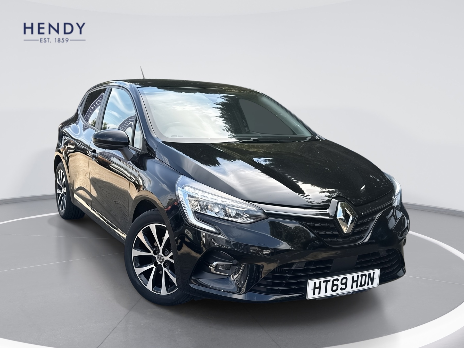 Main listing image - Renault Clio