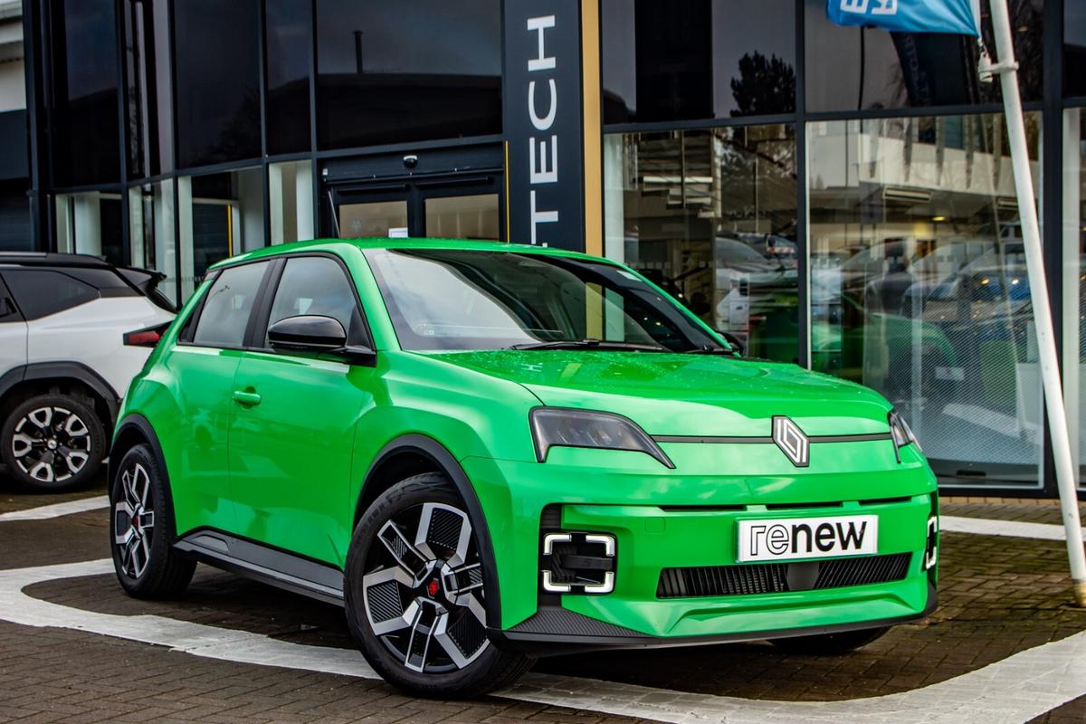 Main listing image - Renault 5