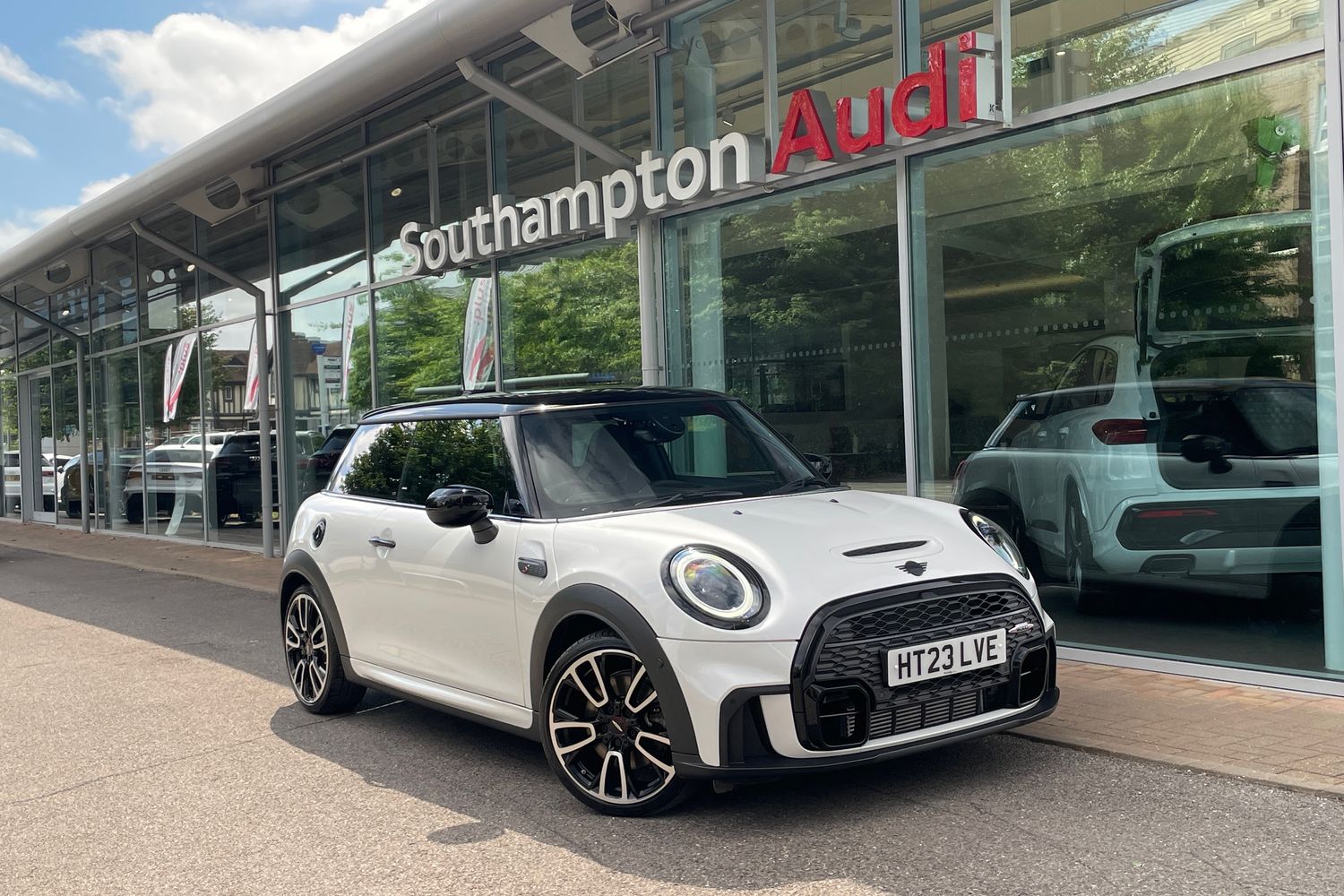 Main listing image - MINI Hatchback