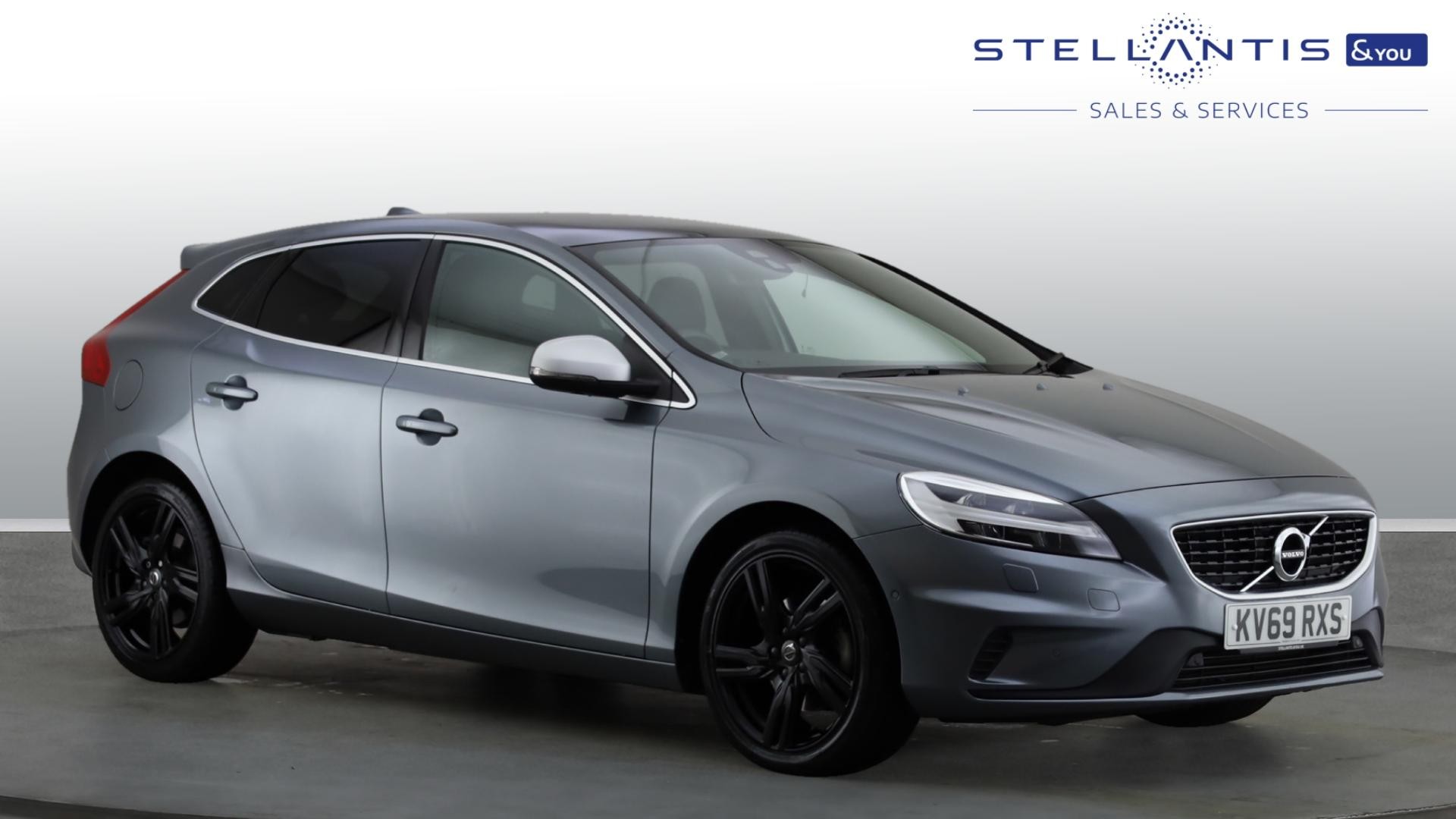 Main listing image - Volvo V40