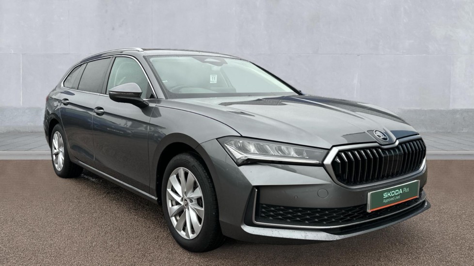 Main listing image - Skoda Superb Estate