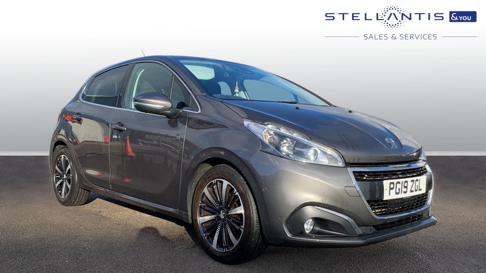 Main listing image - Peugeot 208