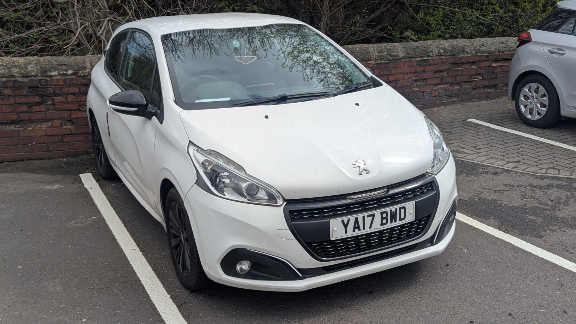Main listing image - Peugeot 208
