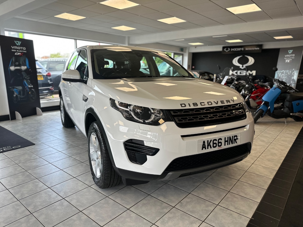 Main listing image - Land Rover Discovery Sport
