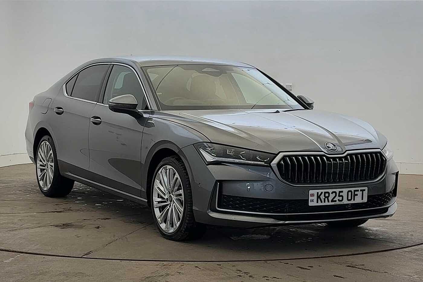 Main listing image - Skoda Superb