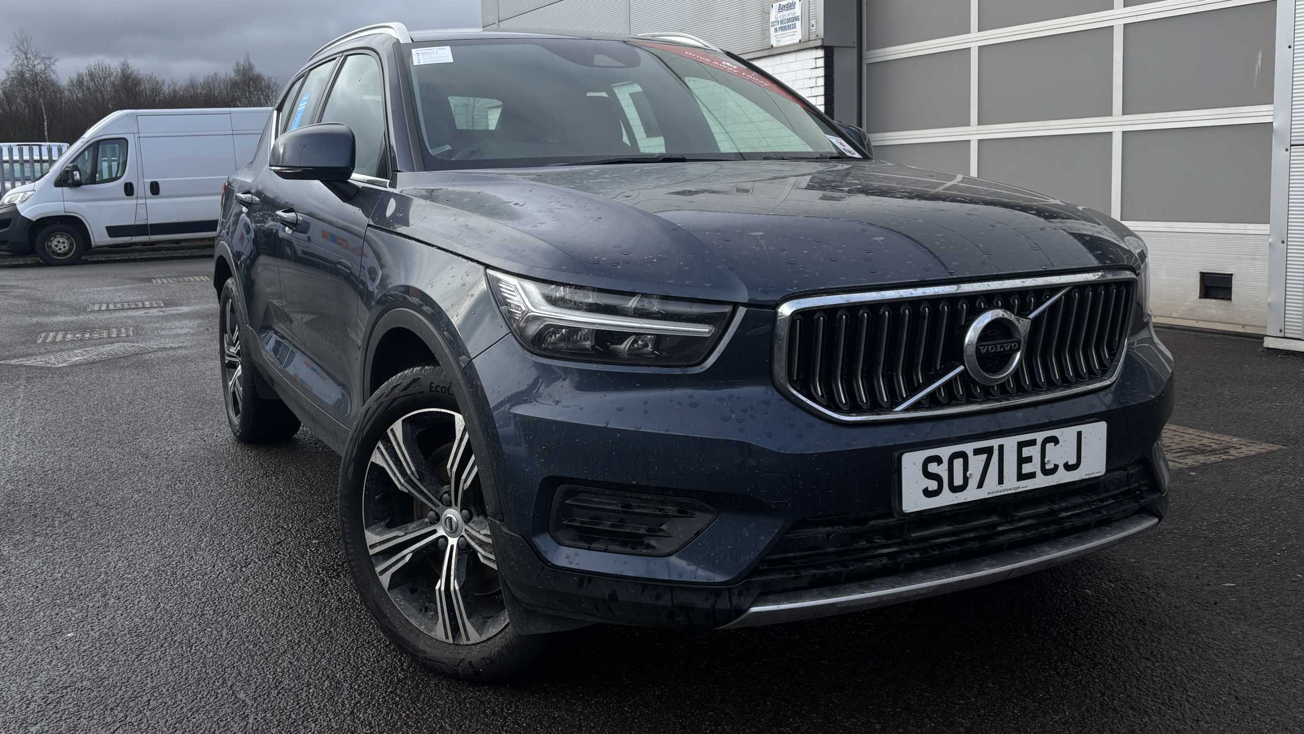 Main listing image - Volvo XC40 Recharge