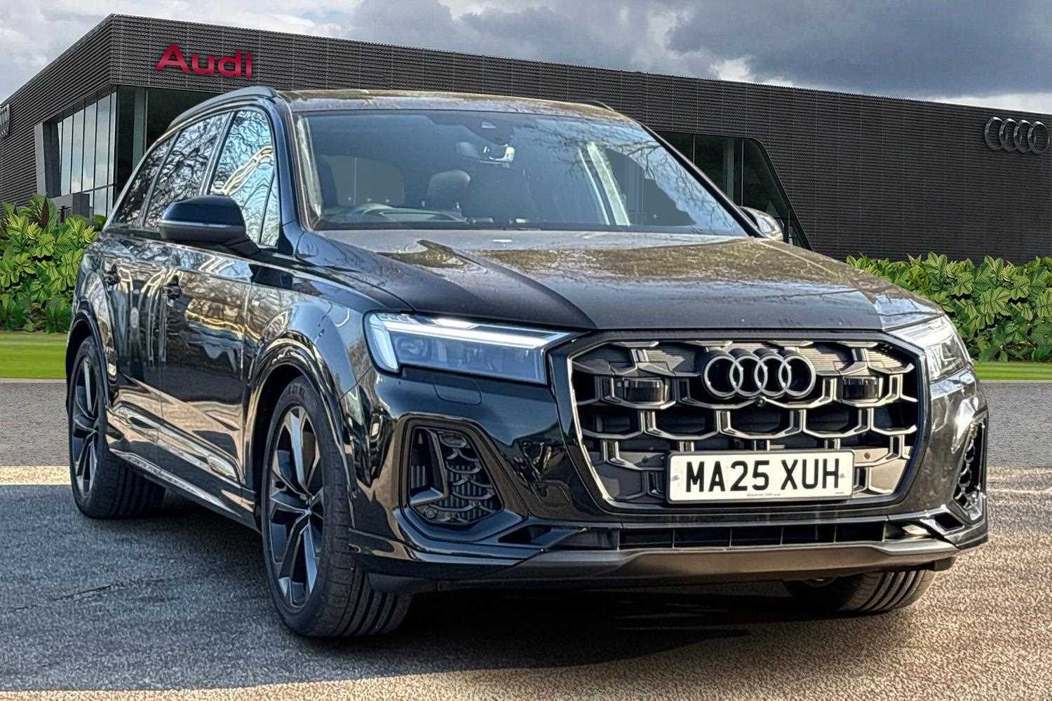 Main listing image - Audi Q7