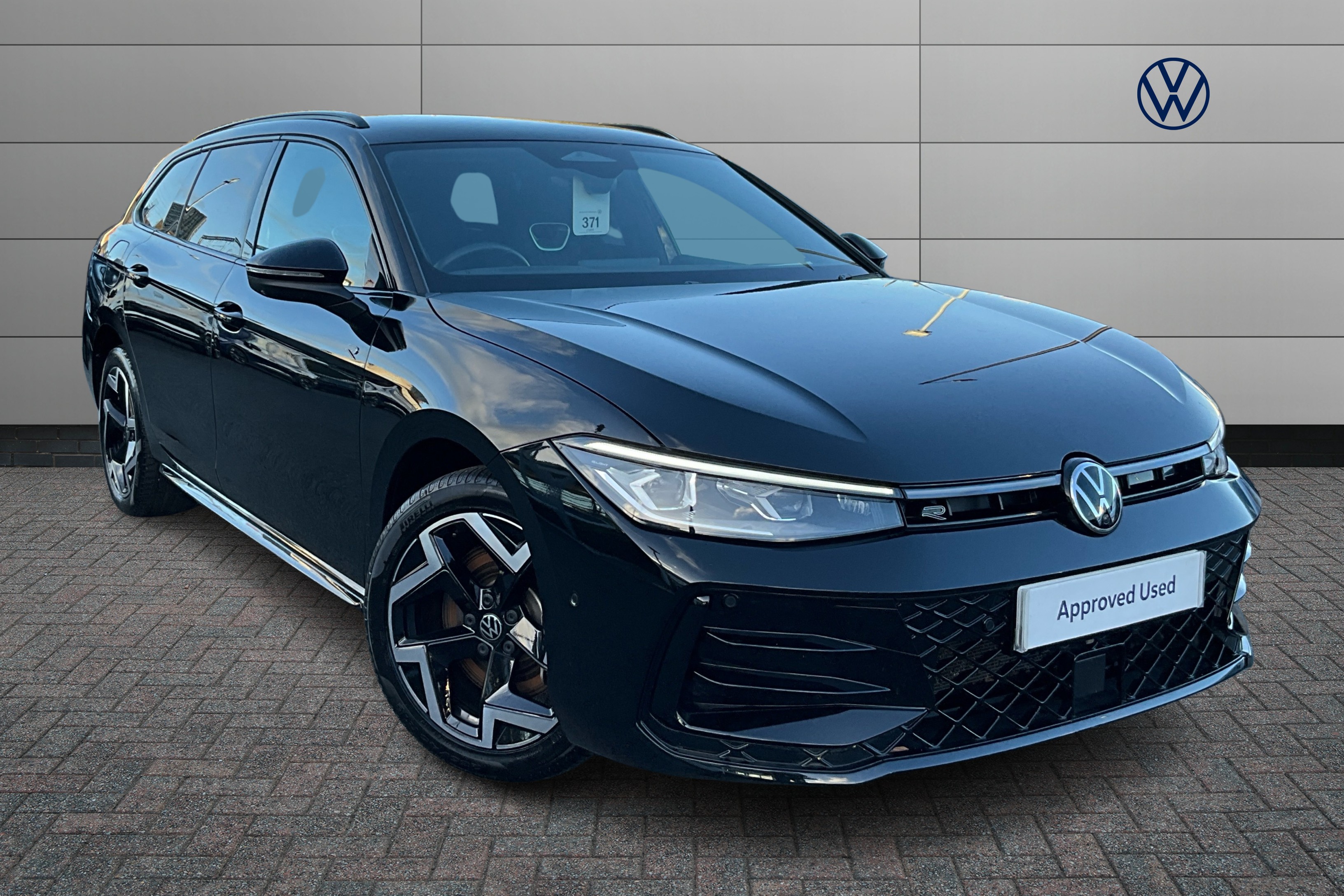 Main listing image - Volkswagen Passat