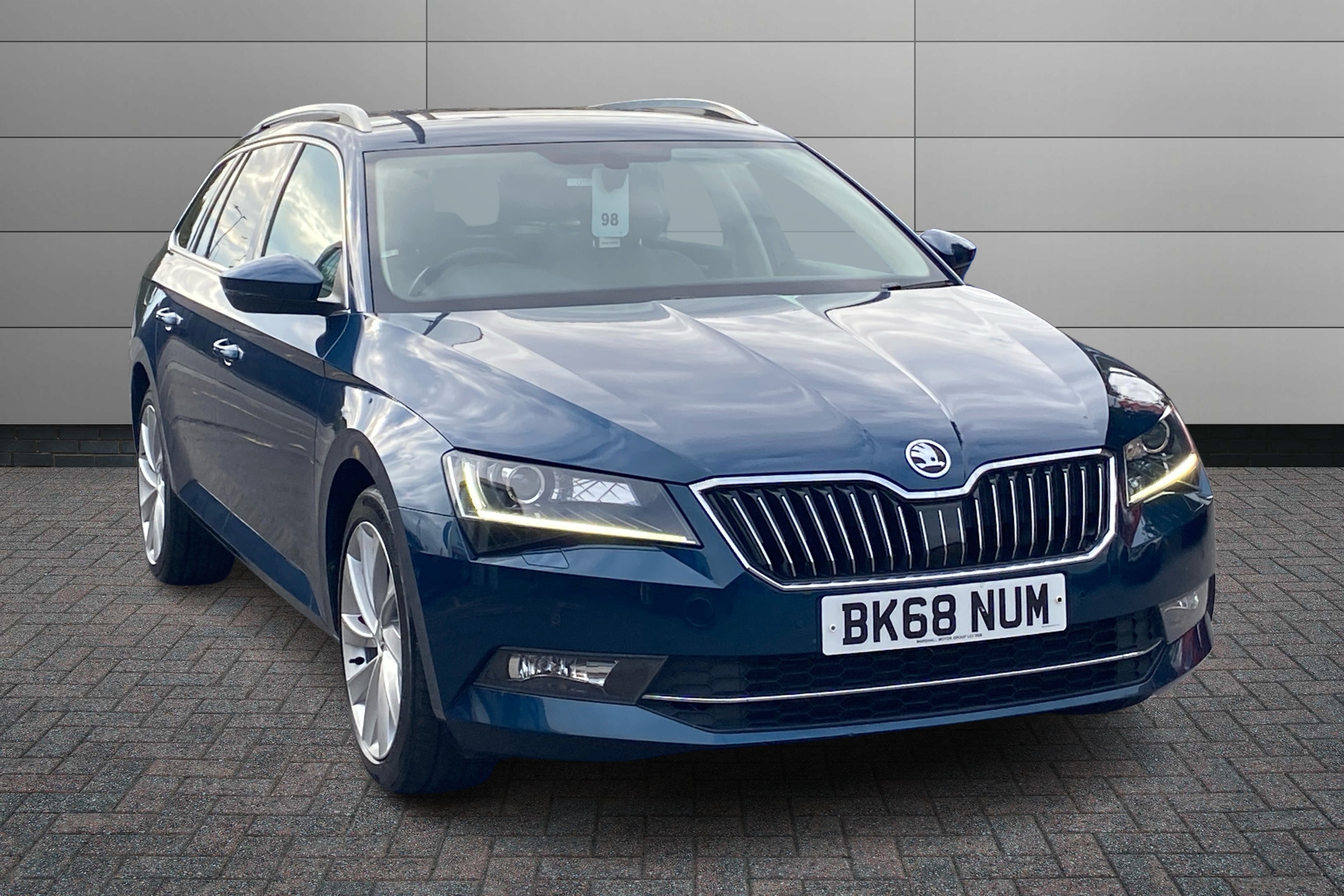 Main listing image - Skoda Superb