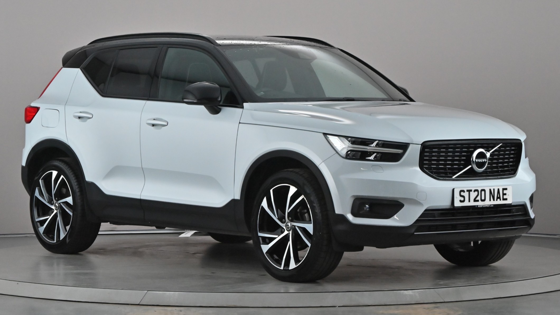 Main listing image - Volvo XC40