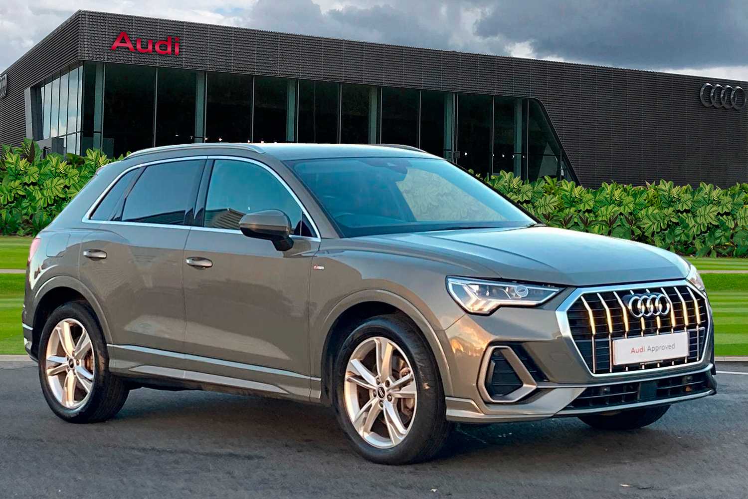 Main listing image - Audi Q3