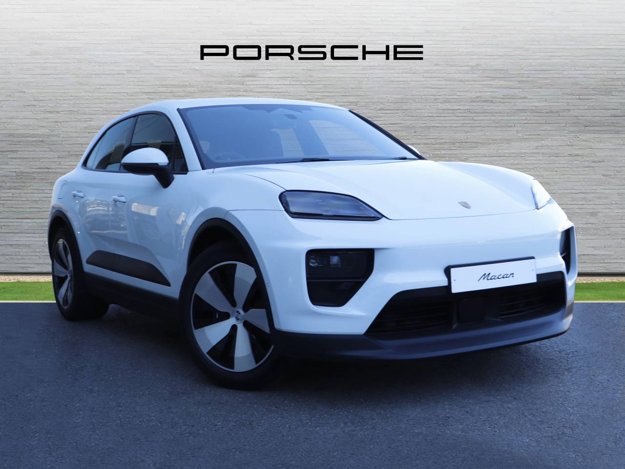 Main listing image - Porsche Macan