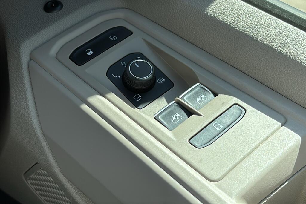 Main listing image - Volkswagen Multivan