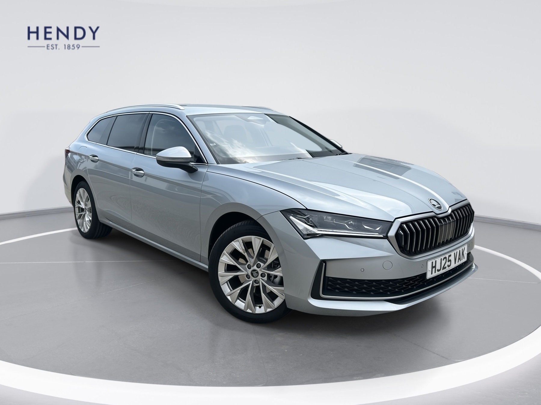 Main listing image - Skoda Superb Estate