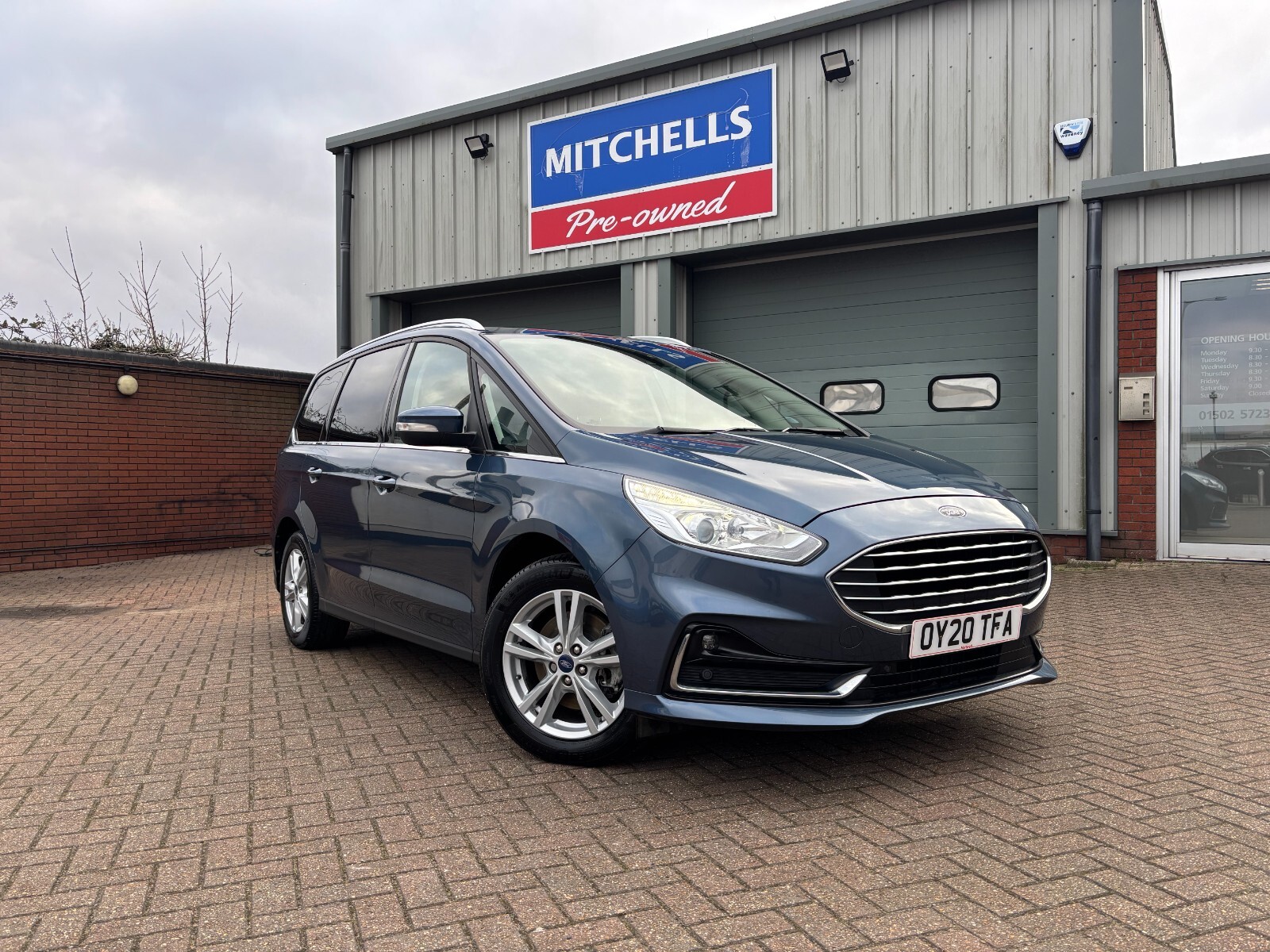 Main listing image - Ford Galaxy