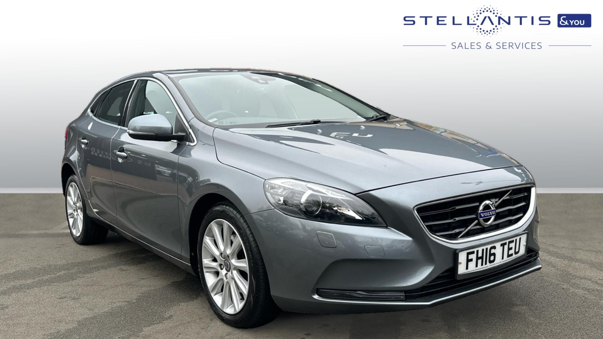 Main listing image - Volvo V40