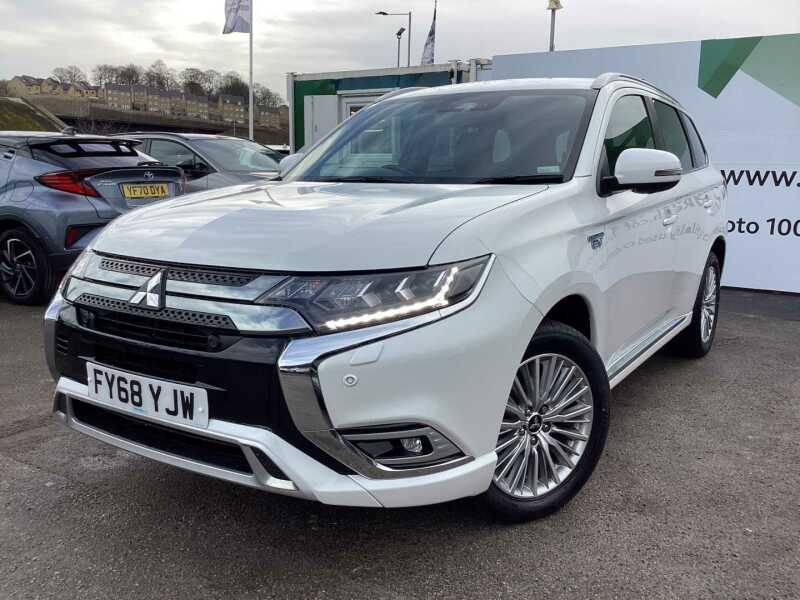 Main listing image - Mitsubishi Outlander