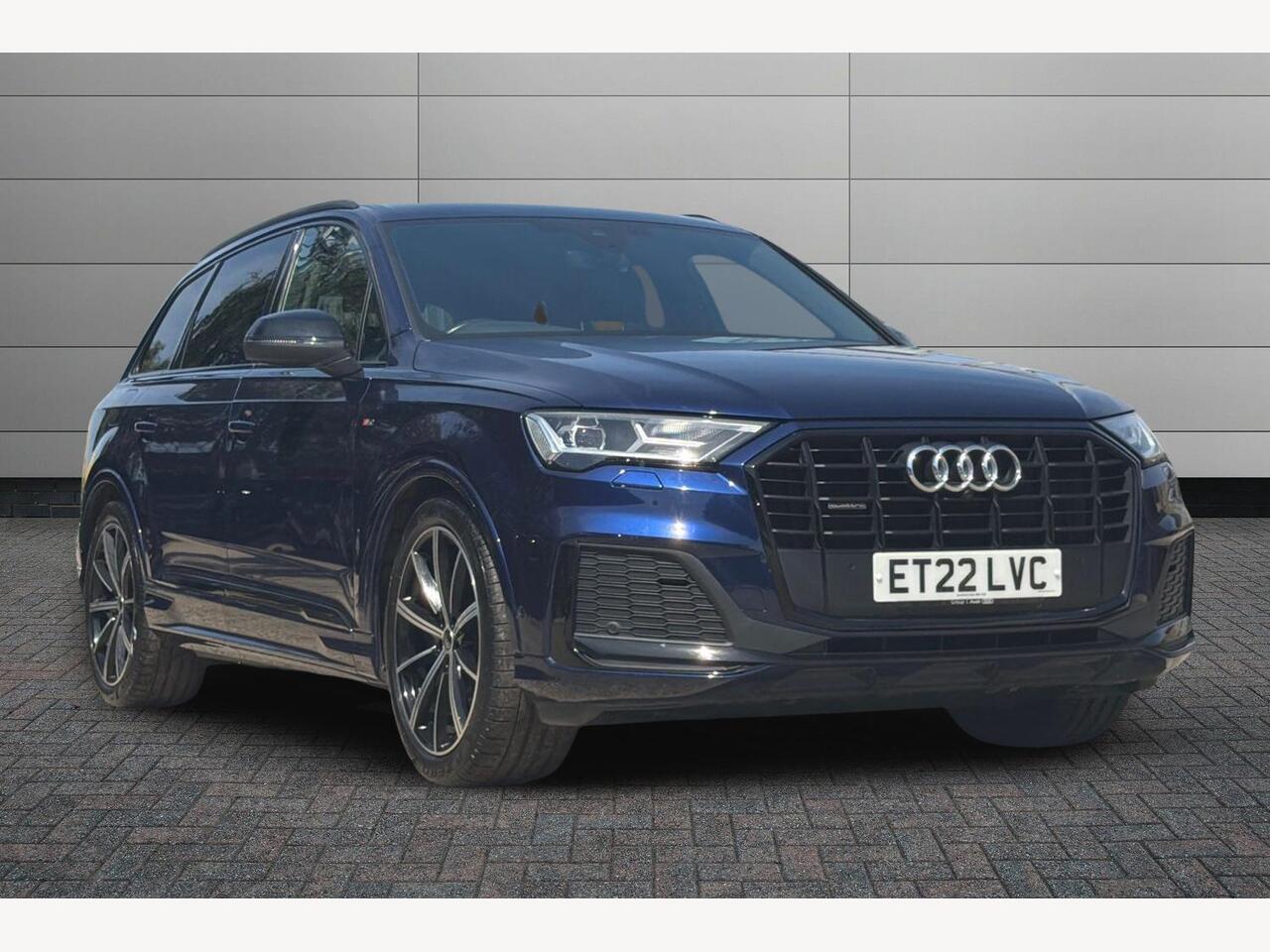Main listing image - Audi Q7