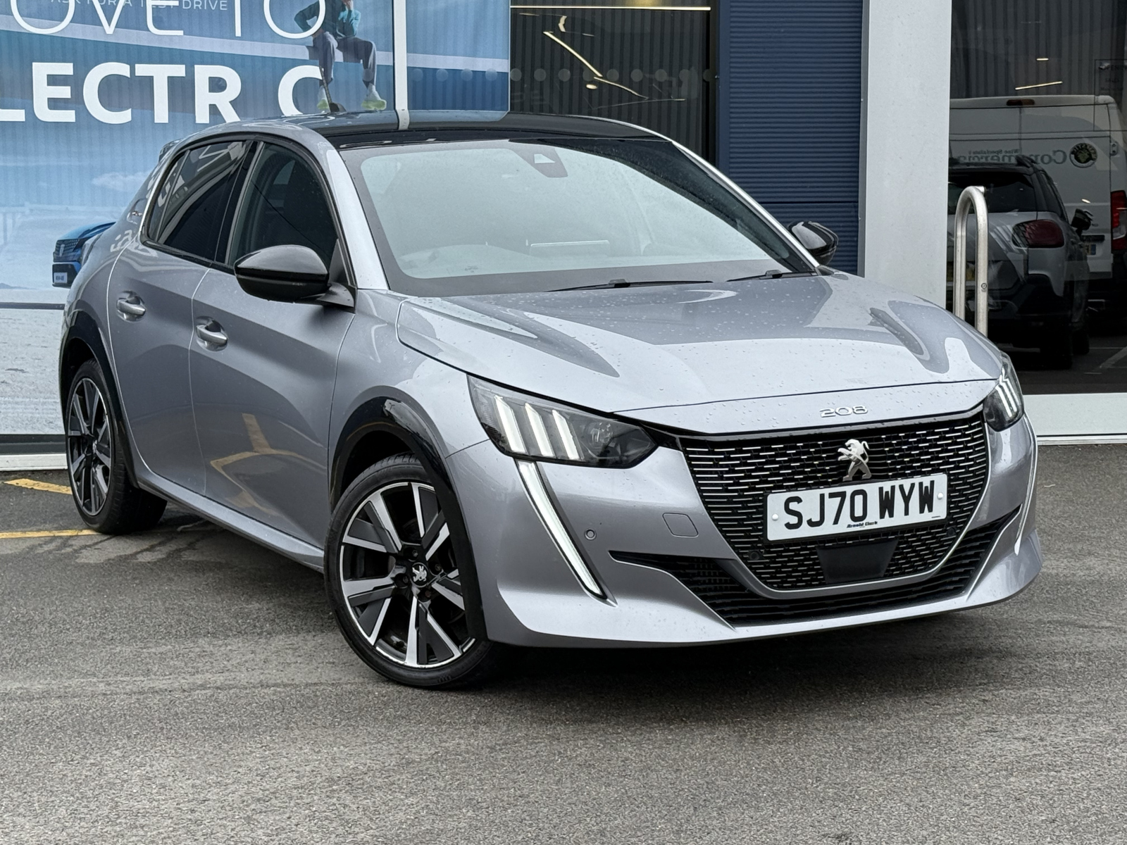 Main listing image - Peugeot 208