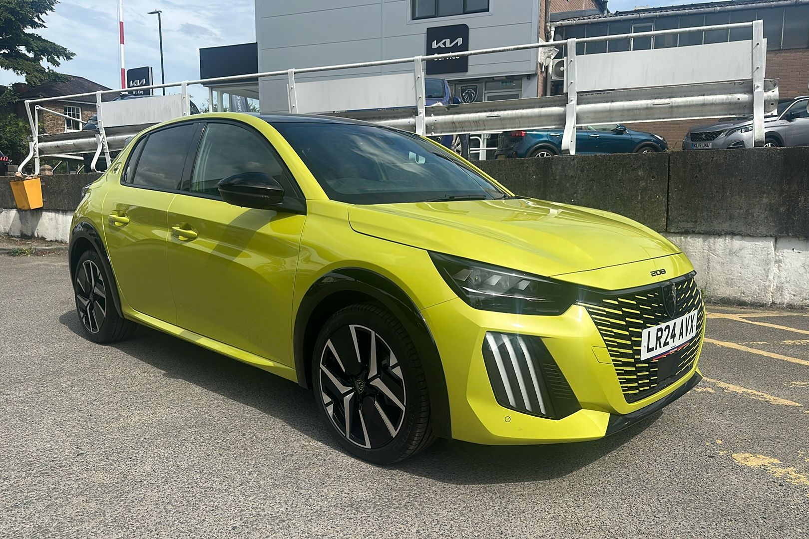 Main listing image - Peugeot 208