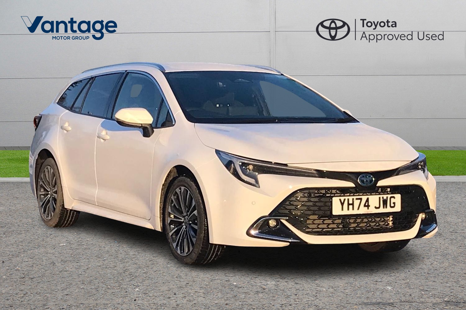 Main listing image - Toyota Corolla Touring Sport