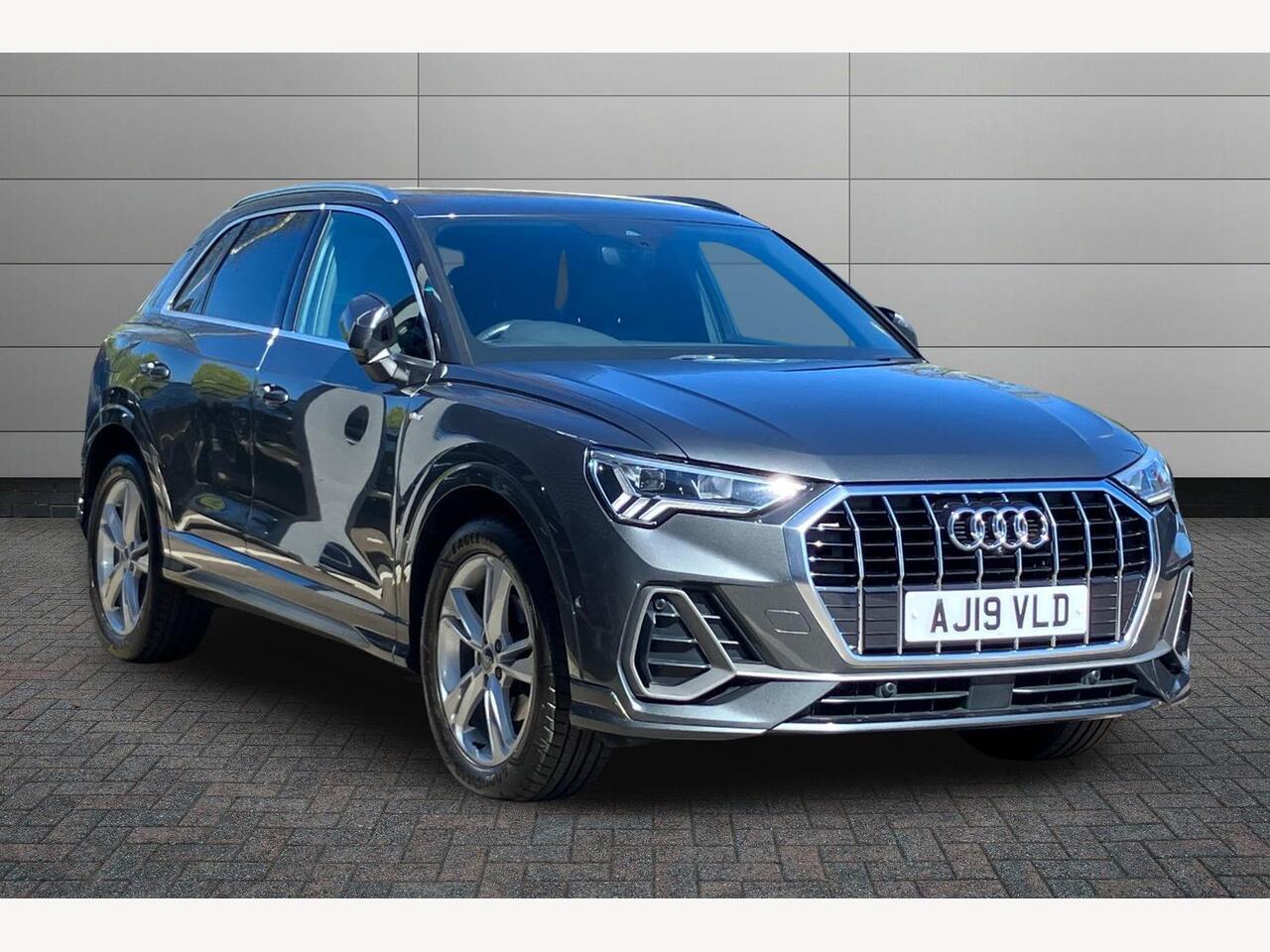 Main listing image - Audi Q3