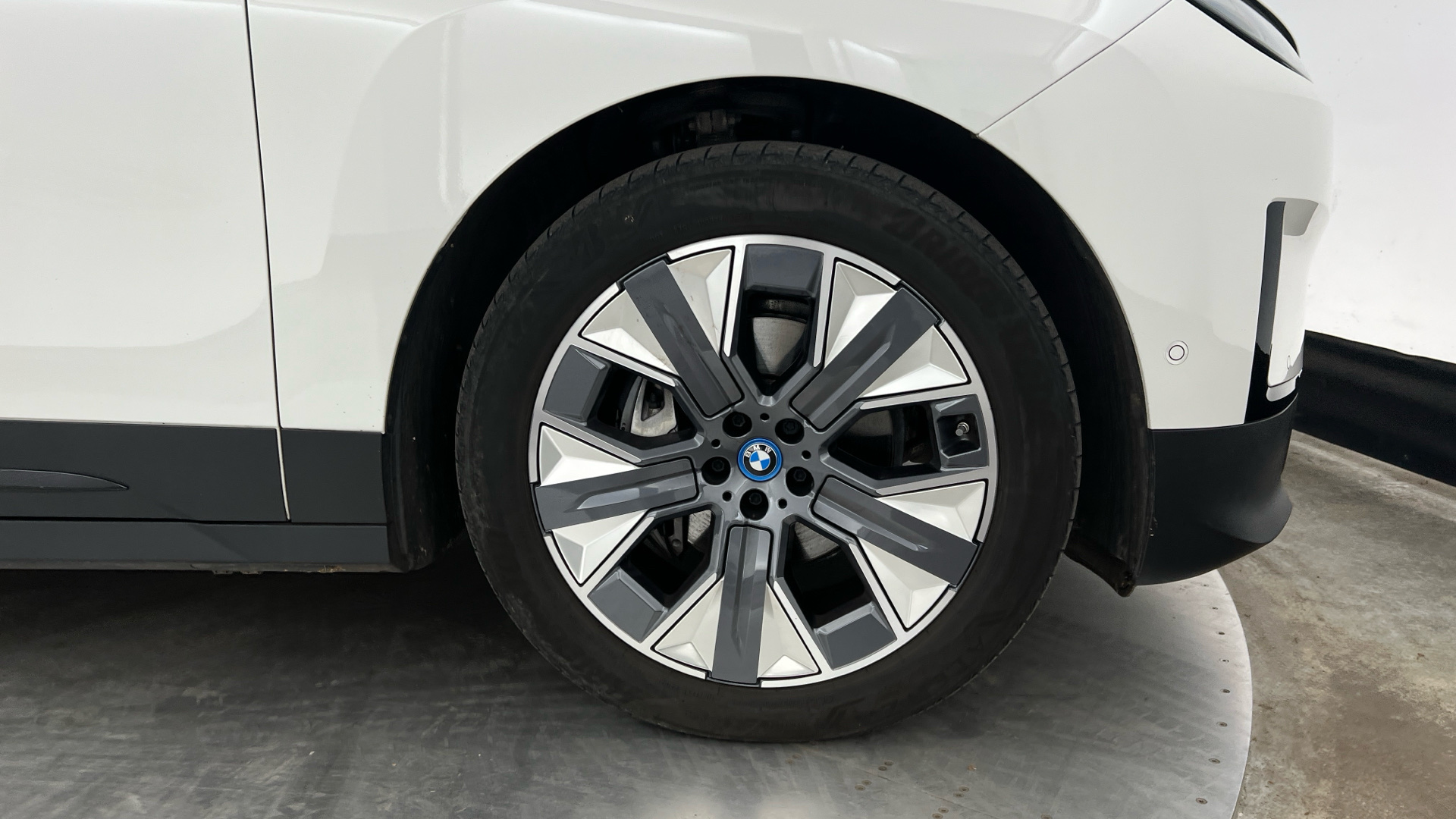 Main listing image - BMW iX