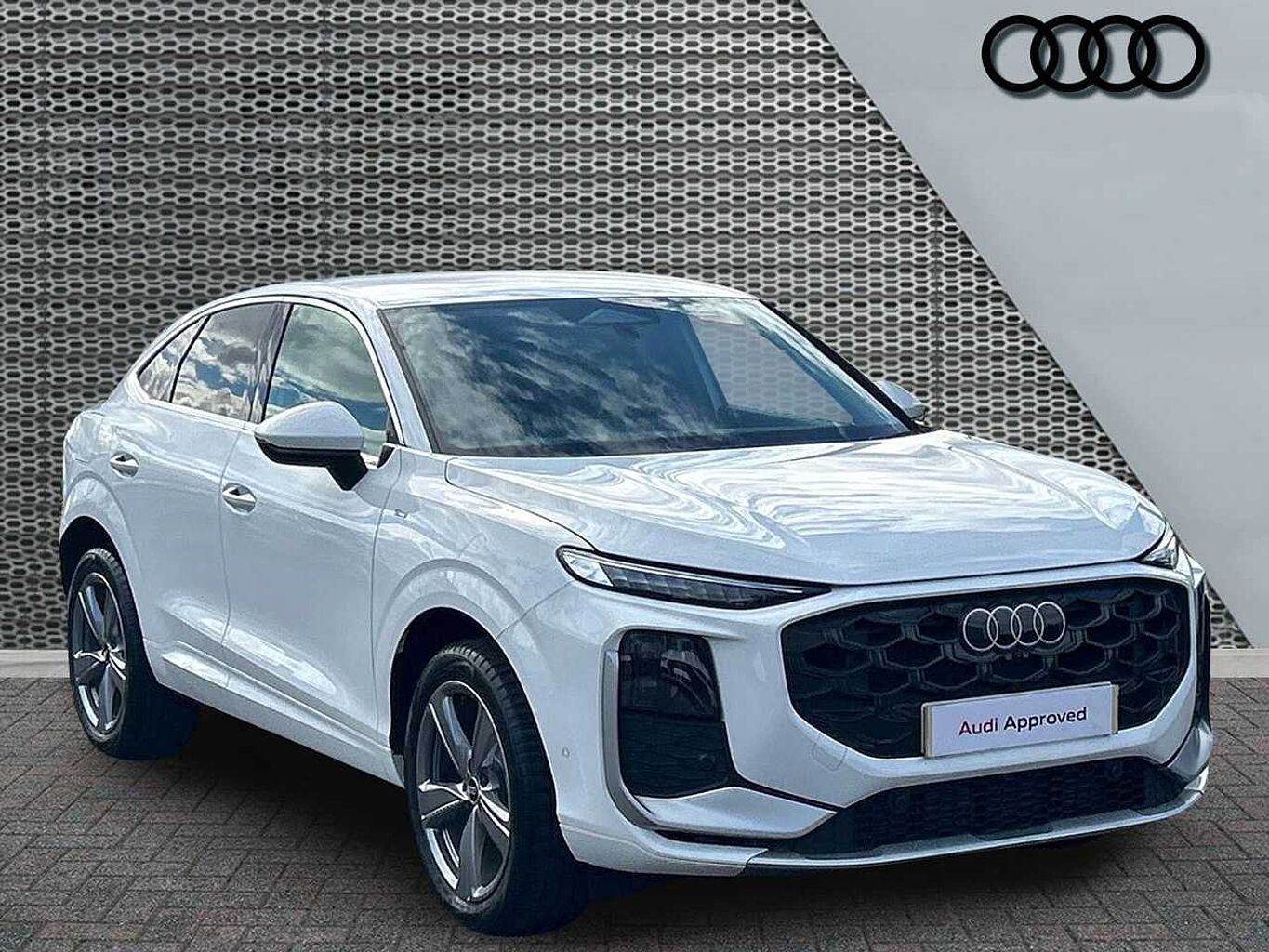 Main listing image - Audi Q3